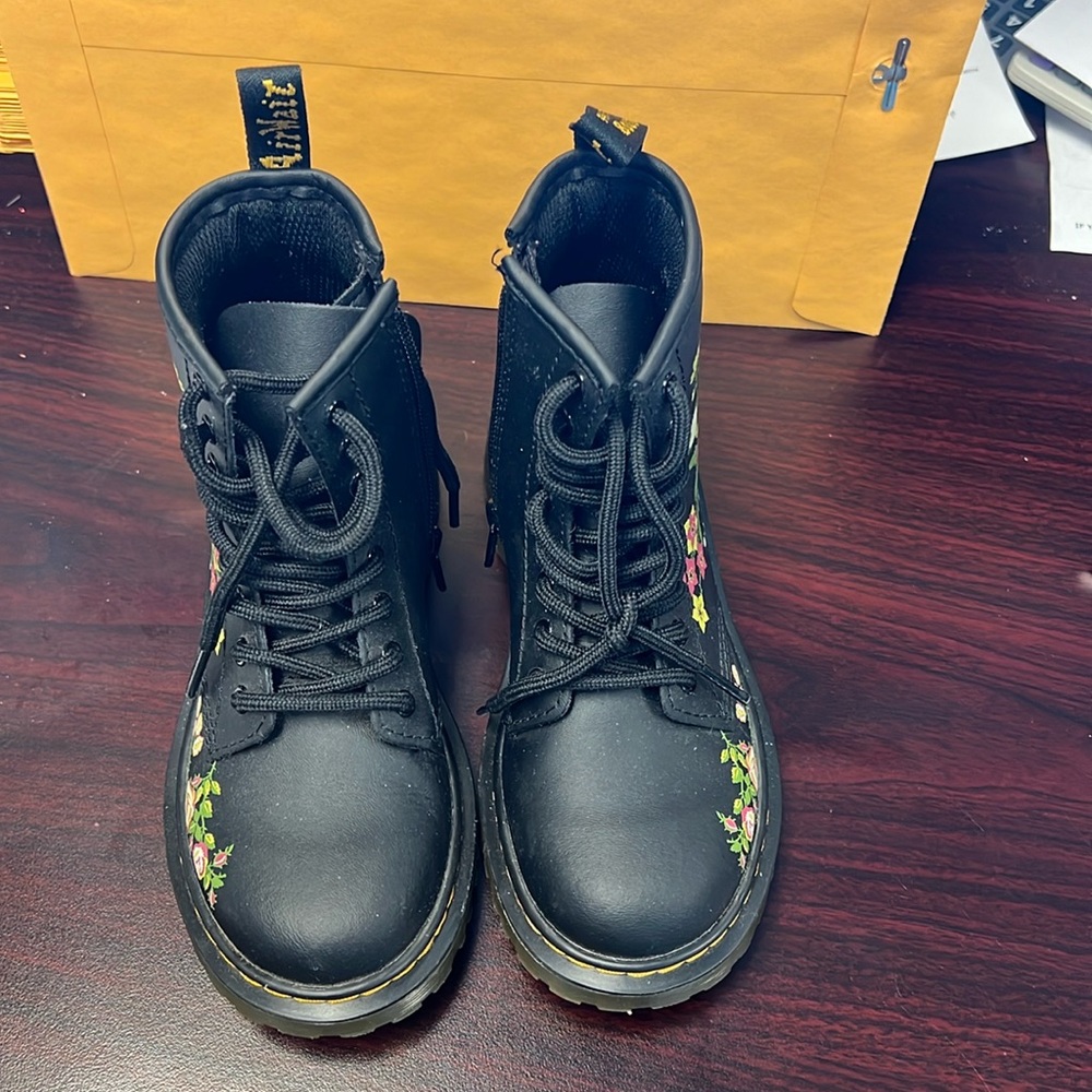 Dr. Martens boots - Picture 1 of 5